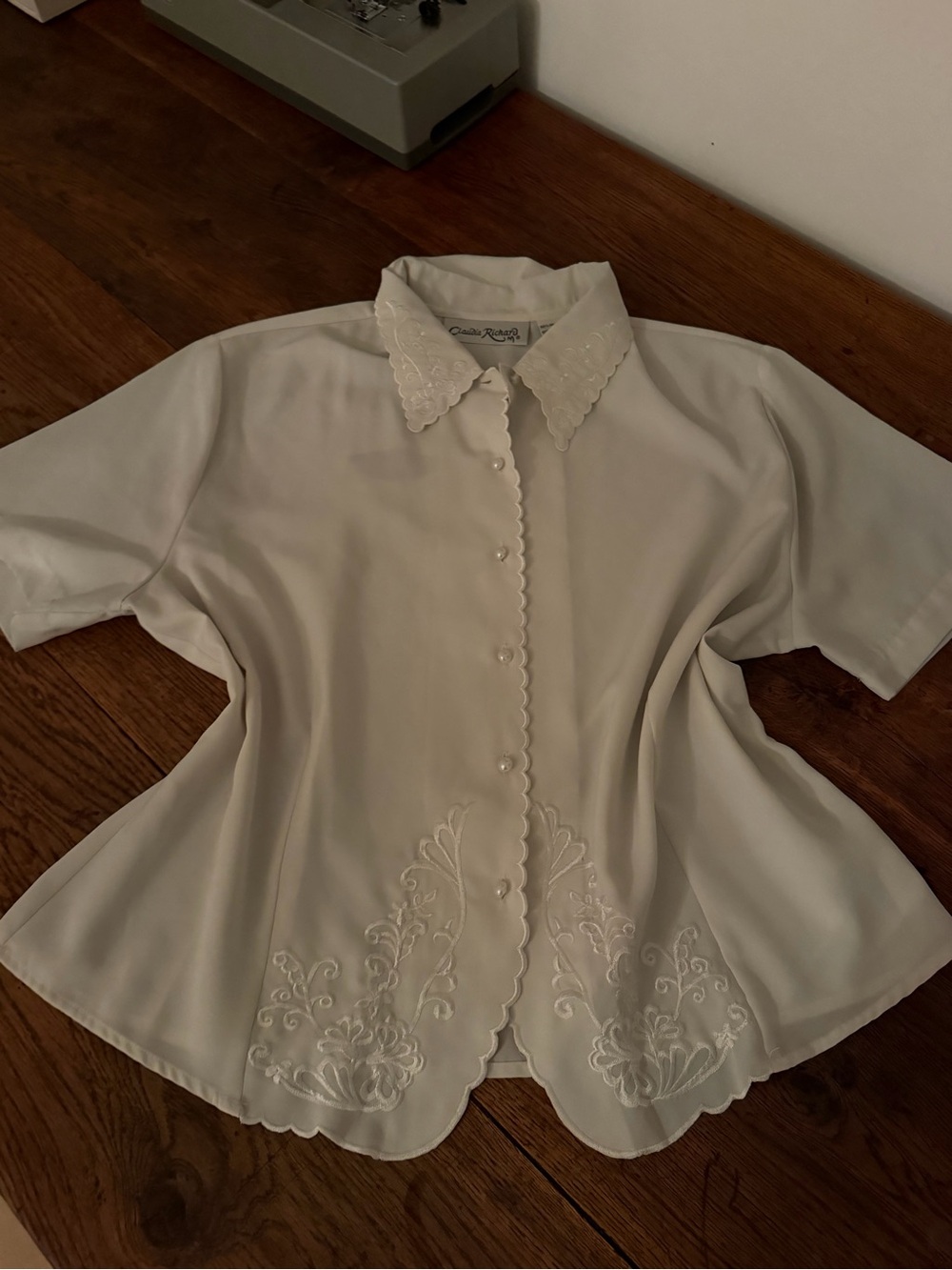 Claudia Richard Cream Embroidered Short-Sleeve Button-Up Blouse